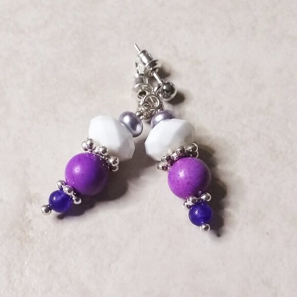 🎁☃️❄️ $10 Stocking Stuffers! Everday Wear Dangle Earrings: Purple + White Beads - Picture 6 of 8